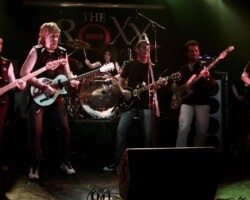 Beto Ceriotti, Alambre Gonzalez, Andrea Alvarez, Tano Marciello y Luciano Napolitano en en el Roxy Live (2012)