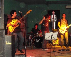 Con Beto Topini, Juan TArjan y Coyote Damiani tocando temas de Hendrix en capital (2014)