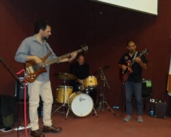 Con Carlos Riganti y Esteban Tevez tocando jazz en la Casa Cuna (2015)