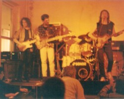 Con Patan Vidal, Bolsa Gonzalez y Alambre Gonzalez. Show de alambre y la Doble Nelson (1990)